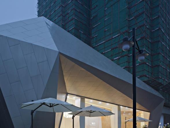 玻璃展臺設計 以優質平滑的聚酯薄膜為材料